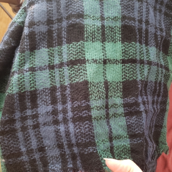 Blue and Green Checked Scarf NWOT - Picture 4 of 4